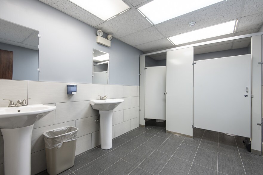 More Photos Of 211 W Chicago Ave, Hinsdale Office For Sale