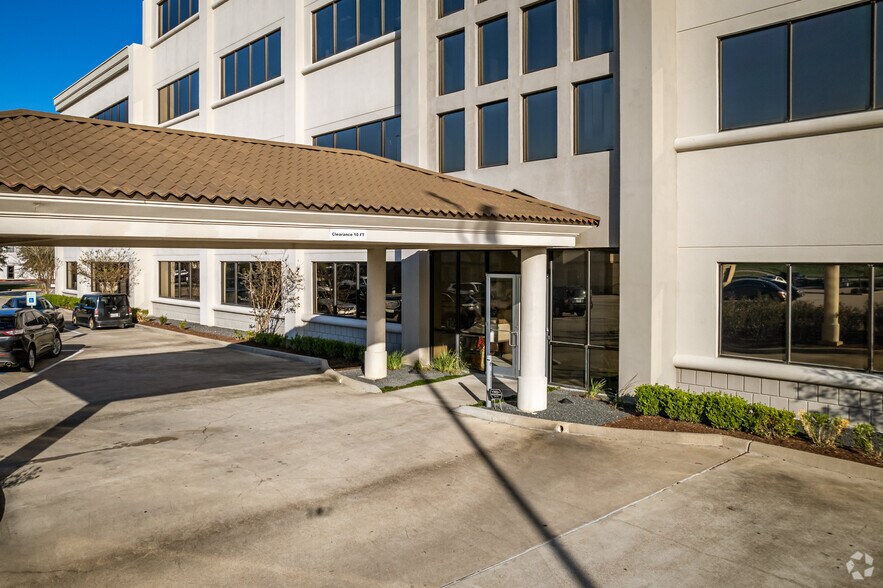 More Photos Of 1920 Country Place Pky, Pearland Medical For Lease