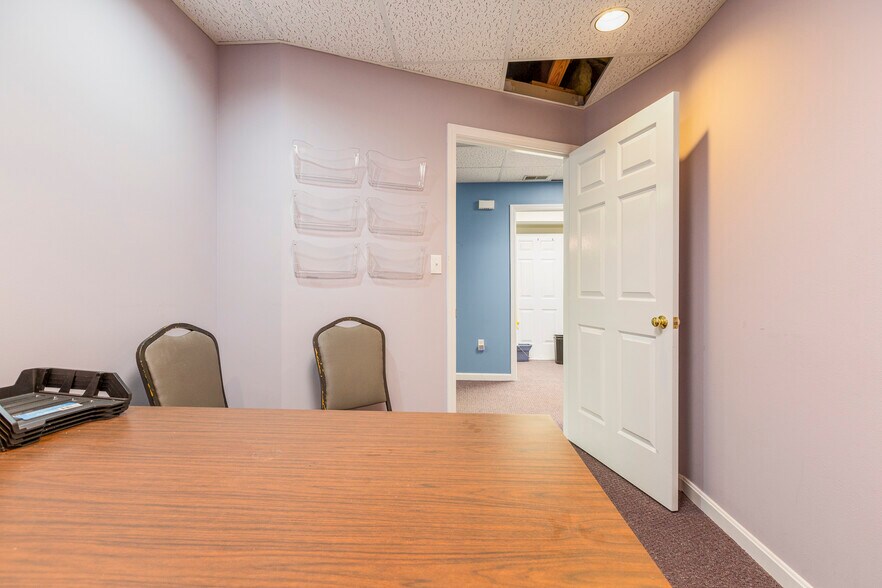 More Photos Of 3044 Breckenridge Ln, Louisville Office Residential For Sale