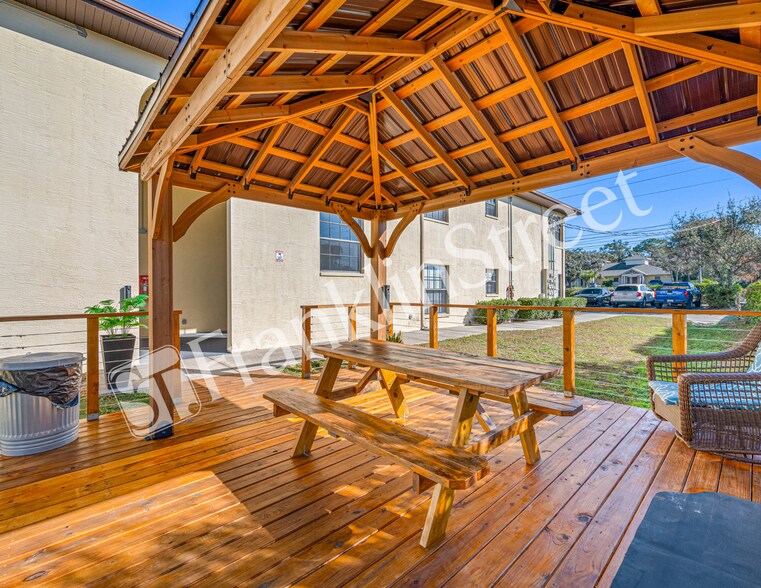 More Photos Of 10490 Chalmer St, Spring Hill Apartments For Sale