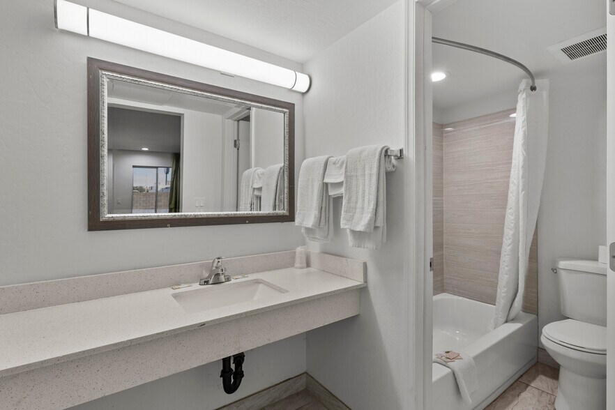 More Photos Of 4021 N 27th Ave, Phoenix Hotel For Sale