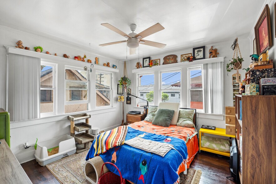 More Photos Of 204 S Serrano Ave, Los Angeles Apartments For Sale