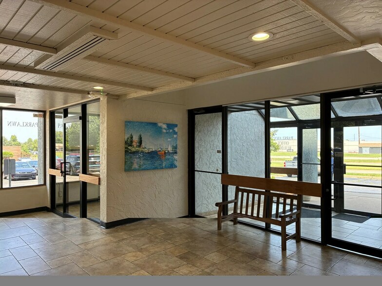 More Photos Of 2801 Parklawn Dr, Midwest City Medical For Lease