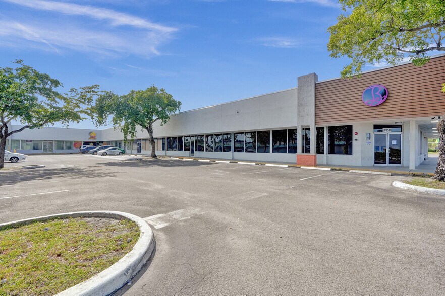 More Photos Of 3908 NW 19th St, Lauderhill Storefront For Lease