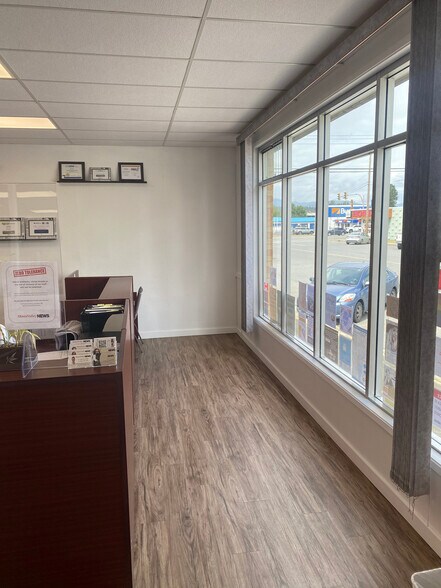 More Photos Of 4918 Napier St, Port Alberni Flex For Sale