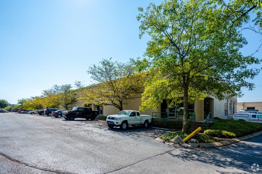 More Photos Of 600-623 Airpark Center Dr, Nashville Warehouse For Lease