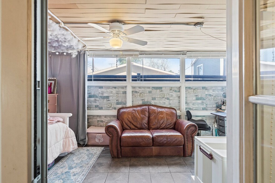 More Photos Of 906 E Commonwealth Ave, Fullerton Storefront For Sale