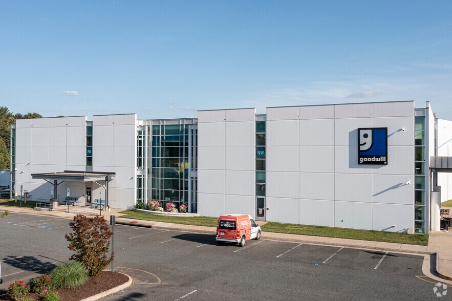 More Photos Of 4701 Market St, Fredericksburg Office For Sale