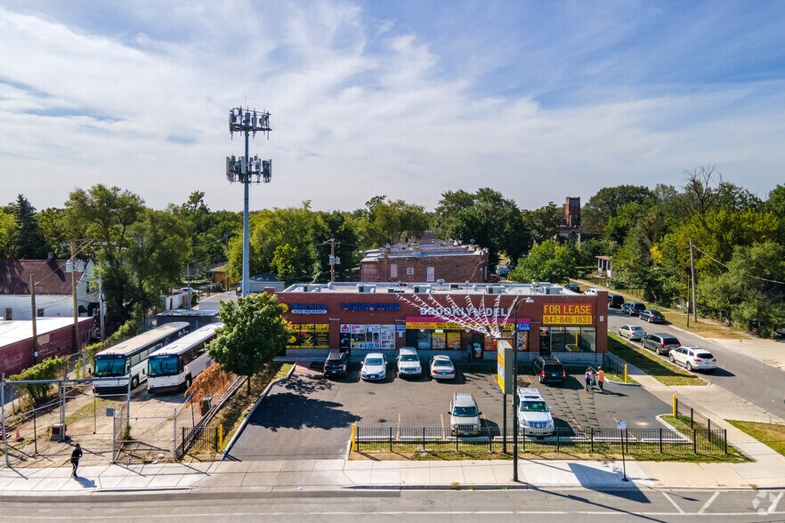 More Photos Of 5427-5433 W Chicago Ave, Chicago Freestanding For Lease