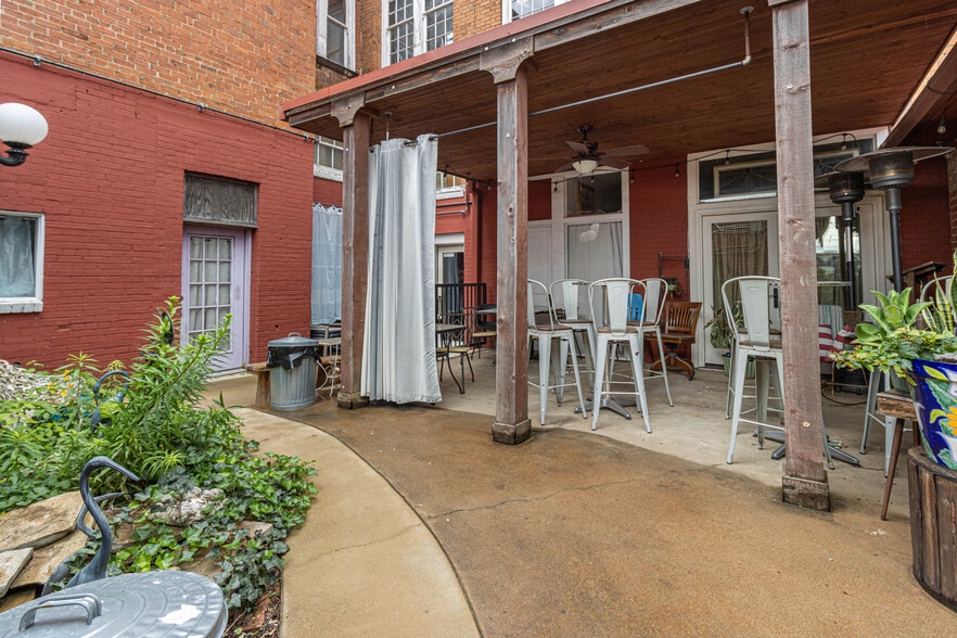 More Photos Of 115 E Commerce St, Mineola Hotel For Sale