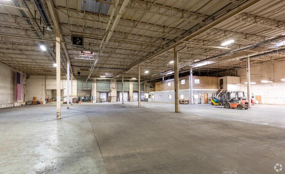 More Photos Of 321 Washington St, Somerville Warehouse For Lease