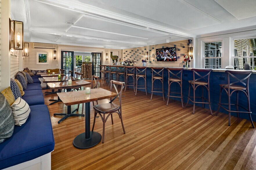 More Photos Of 90 Manaquayak Rd, West Tisbury Hotel For Sale