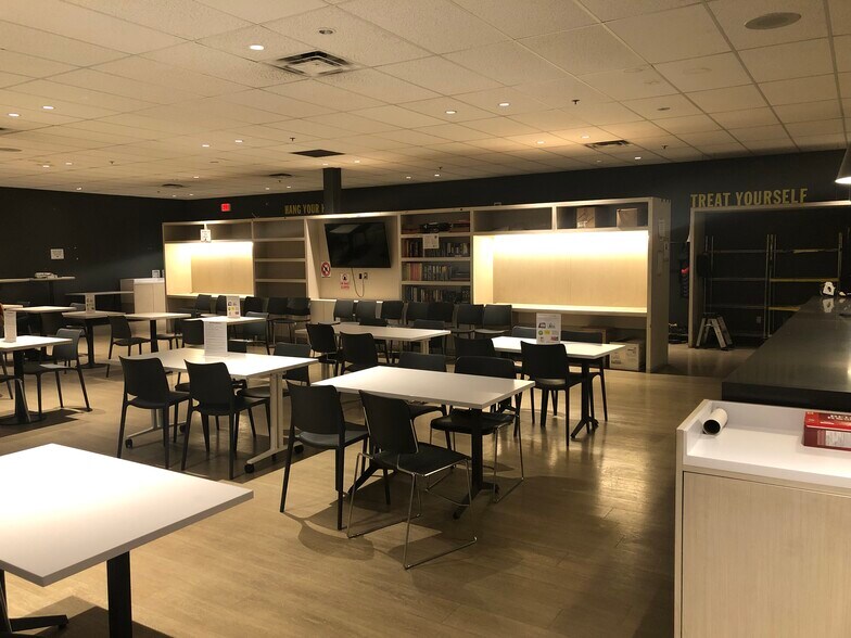 More Photos Of 100 Alfred Kuehne Blvd, Brampton Warehouse For Lease