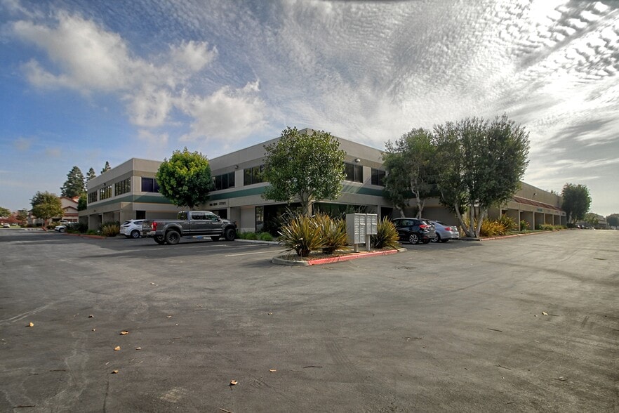 Primary Photo Of 4572 Telephone Rd, Ventura Warehouse For Lease