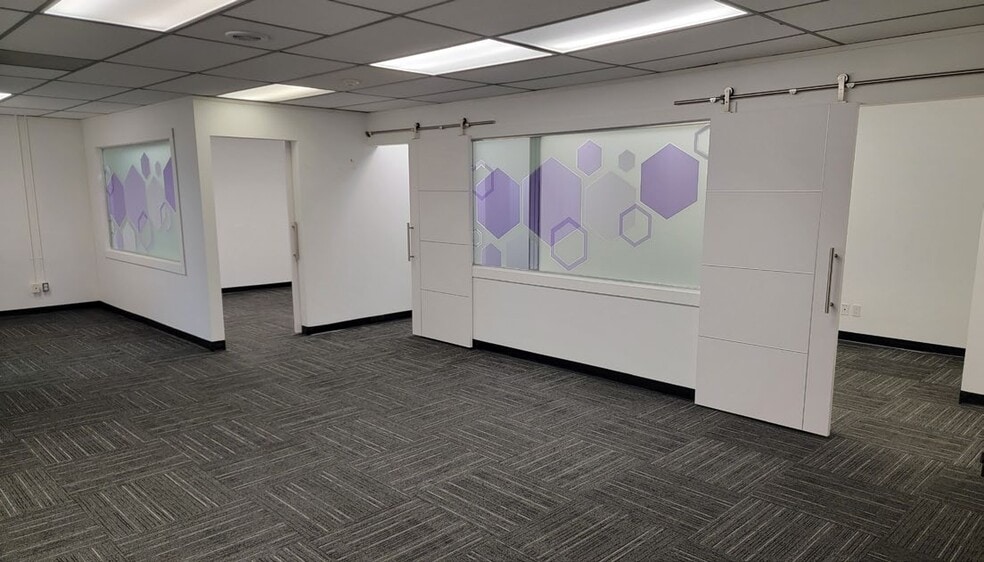 More Photos Of 148 Manitou Dr, Kitchener Office For Lease