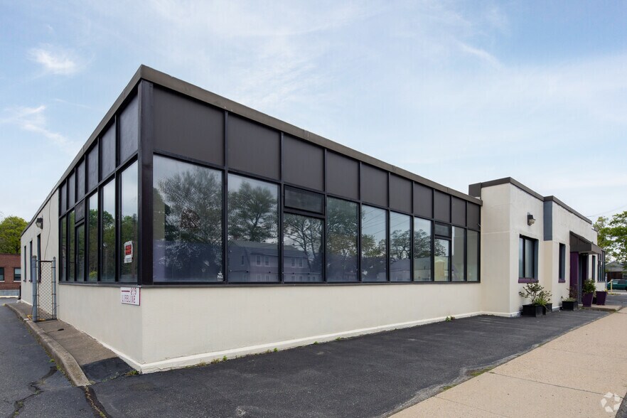 More Photos Of 207-209 Little East Neck Rd, West Babylon Storefront Retail Office For Sale