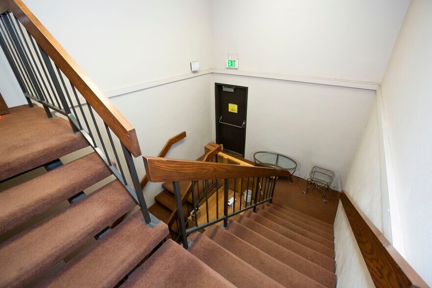 More Photos Of 873-875 6th St, Bremerton Bank For Lease