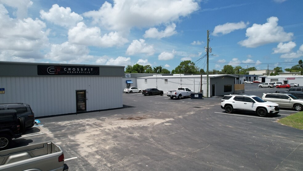 More Photos Of 13400-13499 Chambord St, Brooksville Manufacturing For Lease