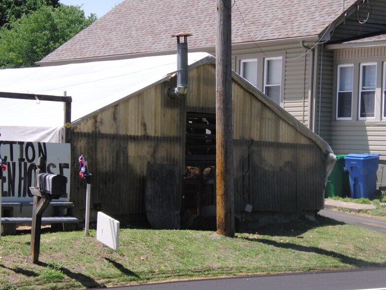 More Photos Of 921 Bath Rd, Bristol Garden Center For Sale