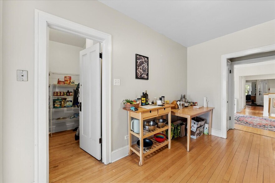 More Photos Of 1723 W Foster Ave, Chicago Multifamily For Sale