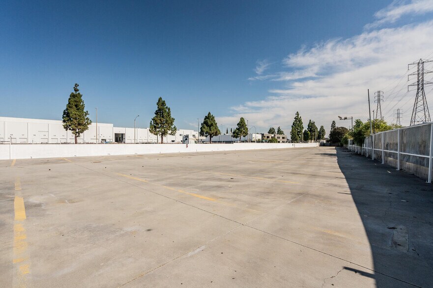 More Photos Of 1500 E Cerritos Ave, Anaheim Manufacturing For Lease
