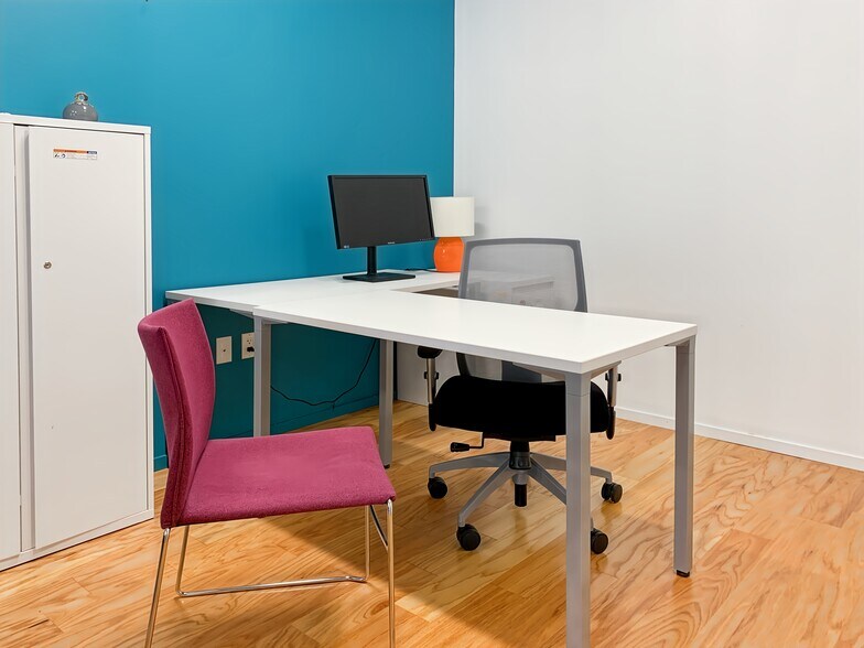 More Photos Of 4445 Willard Ave, Chevy Chase Coworking Space