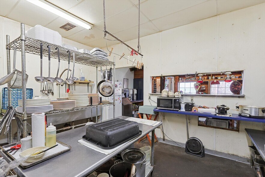 More Photos Of 317 W FM 120, Pottsboro General Retail For Sale