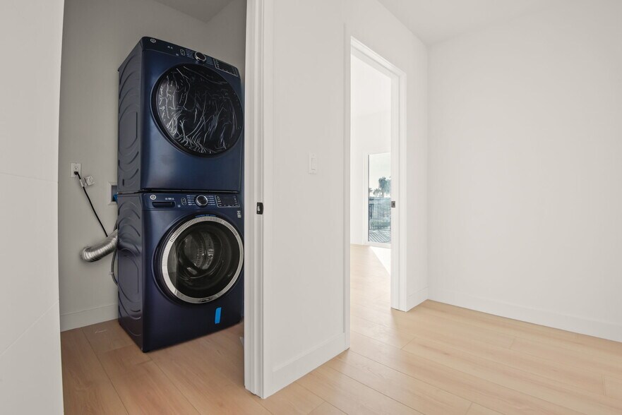 More Photos Of 1707 S Burnside Ave, Los Angeles Apartments For Sale