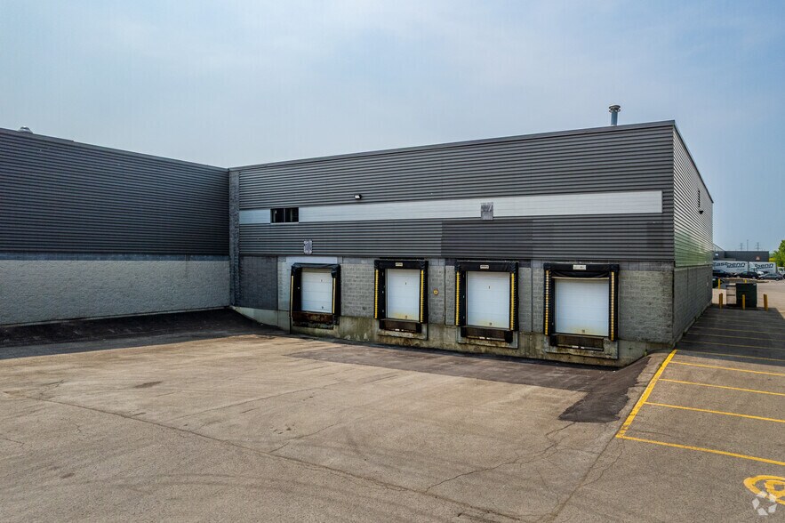 More Photos Of 2103-2167 Boul Dagenais O, Laval Warehouse For Lease