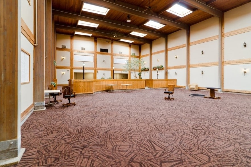 More Photos Of 2300 Lincoln Way, Clinton Hotel For Sale