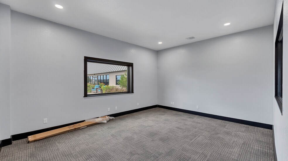 More Photos Of 7570 IH - 35 Fwy, New Braunfels Light Manufacturing For Sale