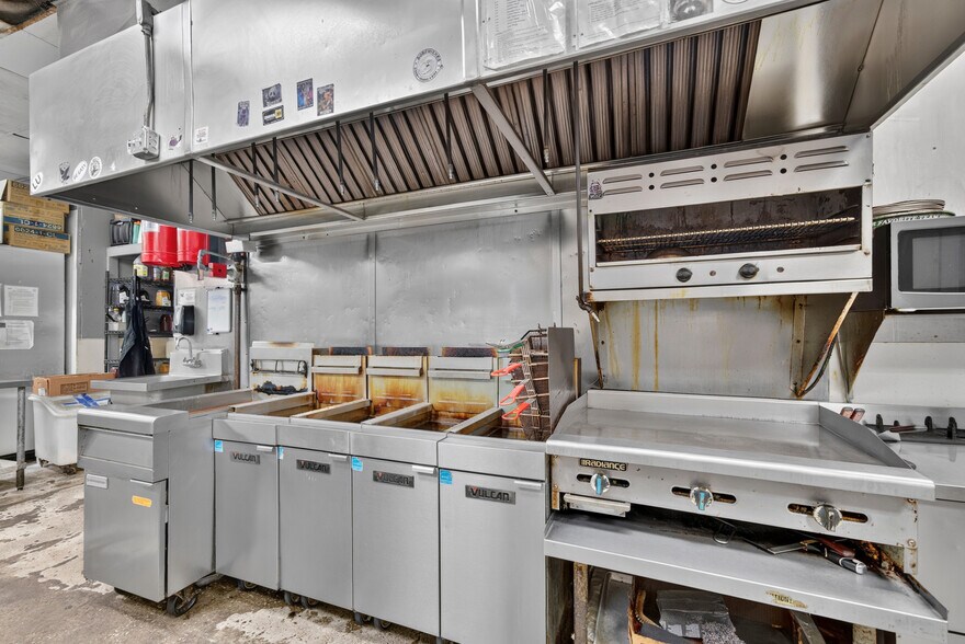 More Photos Of 14286 Beach Blvd, Jacksonville Beach General Retail For Sale