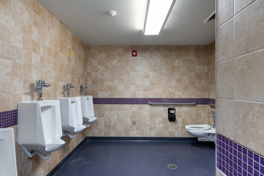 More Photos Of 1632 McCain Ln, Manhattan Sorority Fraternity House For Sale