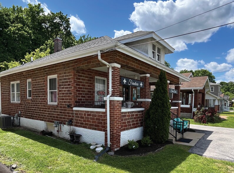 Primary Photo Of 16636 Old Chesterfield Rd, Chesterfield General Retail For Sale