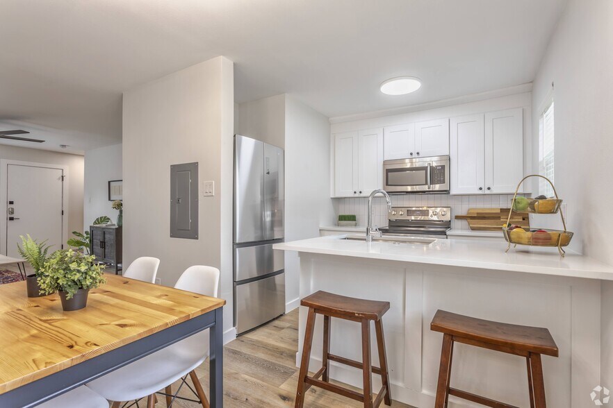 More Photos Of 425 N Rosemont Ave, Dallas Apartments For Sale