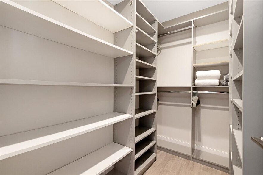 More Photos Of 5821 NE 14th Way, Fort Lauderdale Flex For Sale