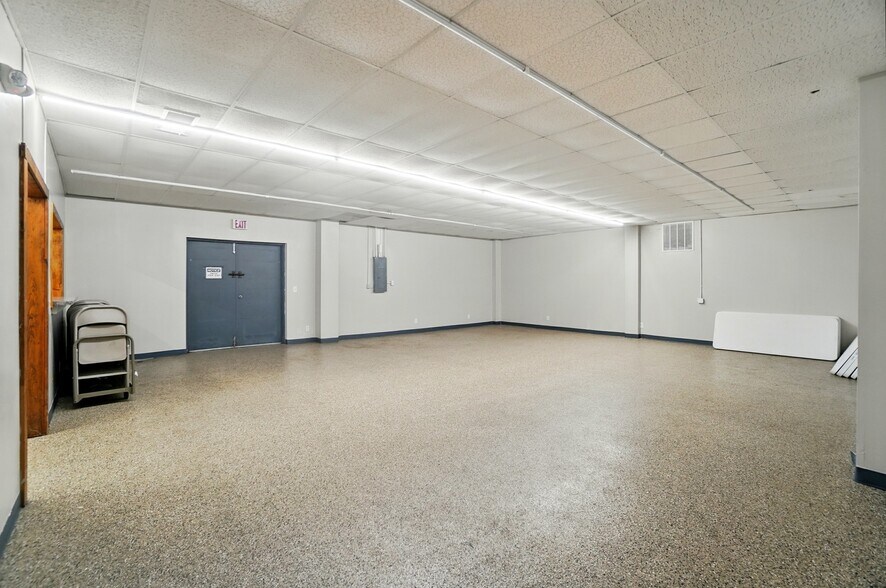 More Photos Of 1007 N Center St, Lima Light Distribution For Sale