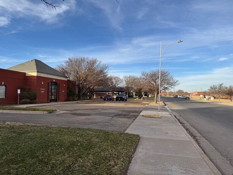 More Photos Of 3823 84th St, Lubbock Office For Sale