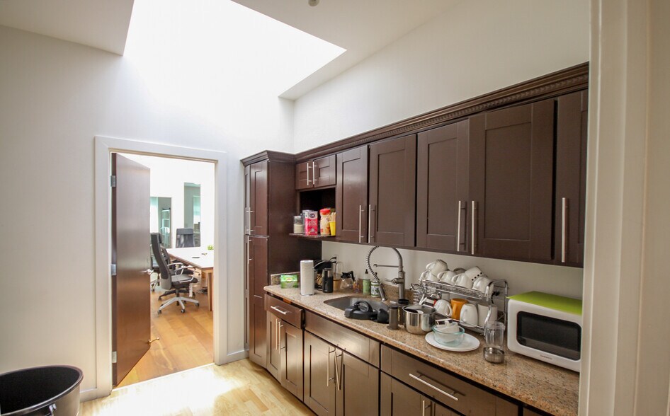 More Photos Of 142-156 Castro St, Mountain View Office For Lease