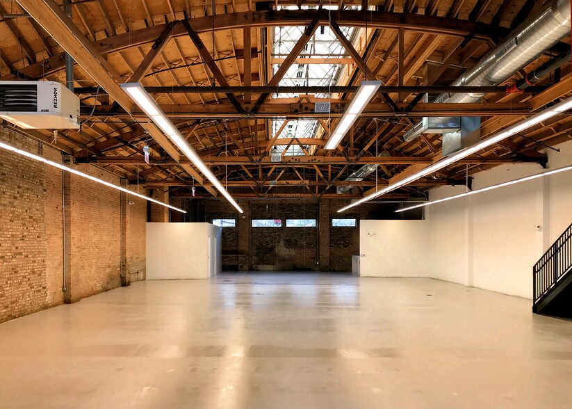 More Photos Of 1640 W Carroll Ave, Chicago Showroom For Lease