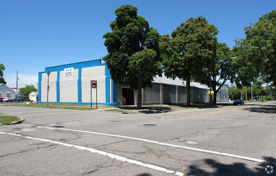 More Photos Of 1901 W Saginaw St, Lansing General Retail For Sale