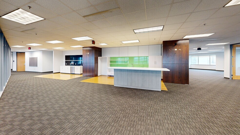 More Photos Of 365 Canal St, New Orleans Office For Lease