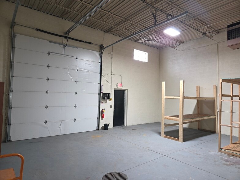 More Photos Of 14500-14550 E 11 Mile Rd, Warren Manufacturing For Lease