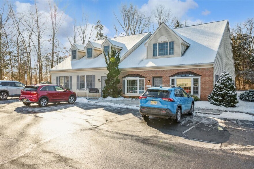 Primary Photo Of 301-302 Towne Centre Dr, Hillsborough Medical For Sale