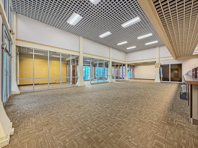 More Photos Of 1031 US Highway 181, Portland Bank For Lease