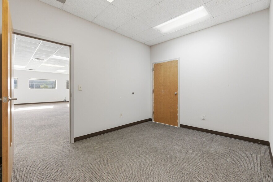 More Photos Of 1612 N Osteopathy, Kirksville Office For Sale