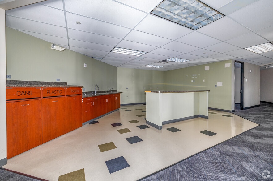 More Photos Of 30 Merchant St, Cincinnati Office For Lease