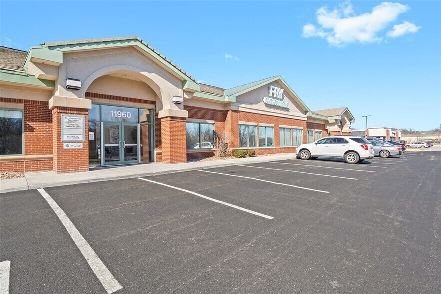 More Photos Of 11960 Quivira Rd, Overland Park Medical For Lease