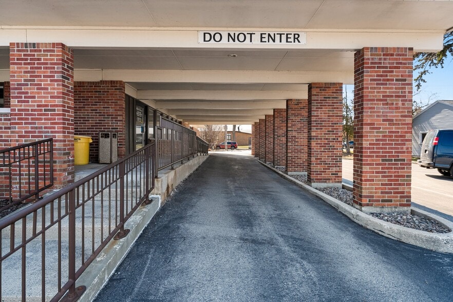 More Photos Of 1751 Deckner Ave, Green Bay Medical For Sale