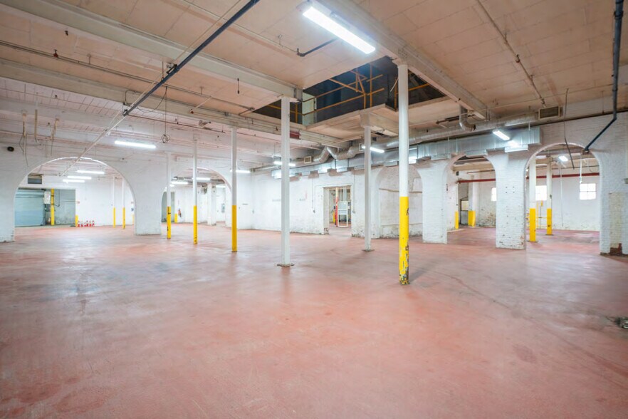 More Photos Of 3R Green St, Clinton Warehouse For Lease
